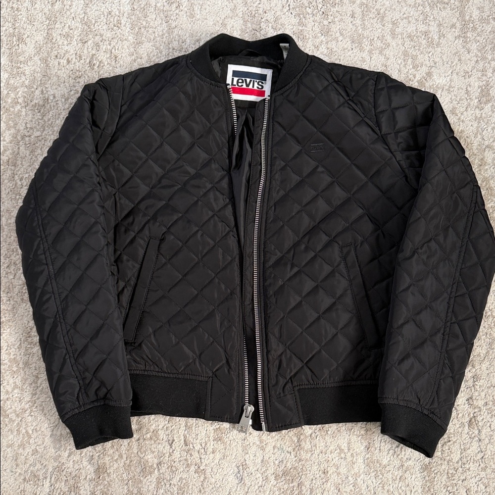 Levi's Women's Diamond Quilted Bomber Jacket With Front Pockets

NWOT